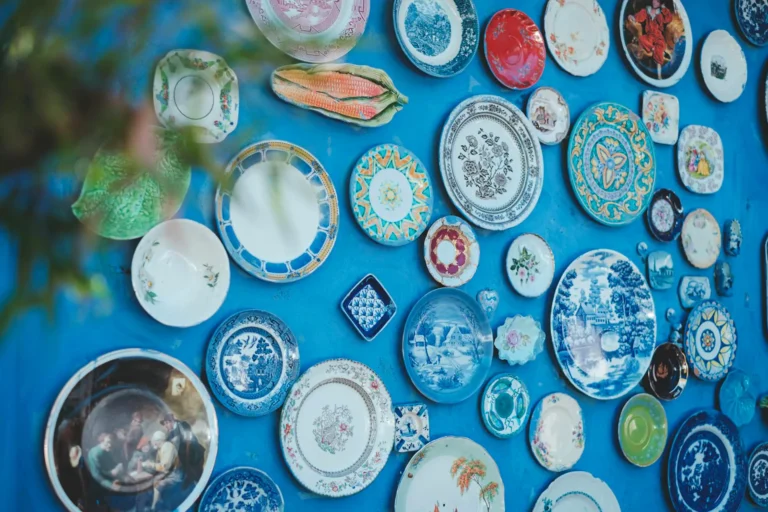 How to Decorate Walls Without Drilling Holes or Losing Your Deposit